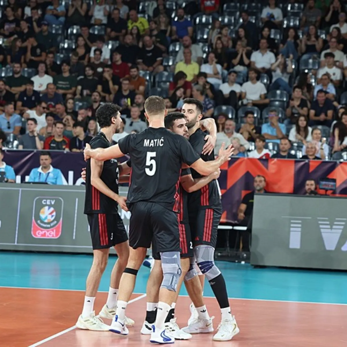 A Milli Erkek Voleybol Takımı, Avrupa Şampiyonası'nda yarın Fransa ile karşılaşacak