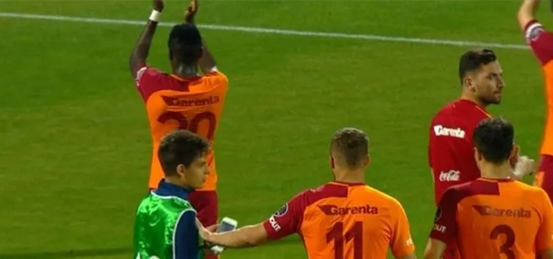 Lukas Podolski'den olay hareket