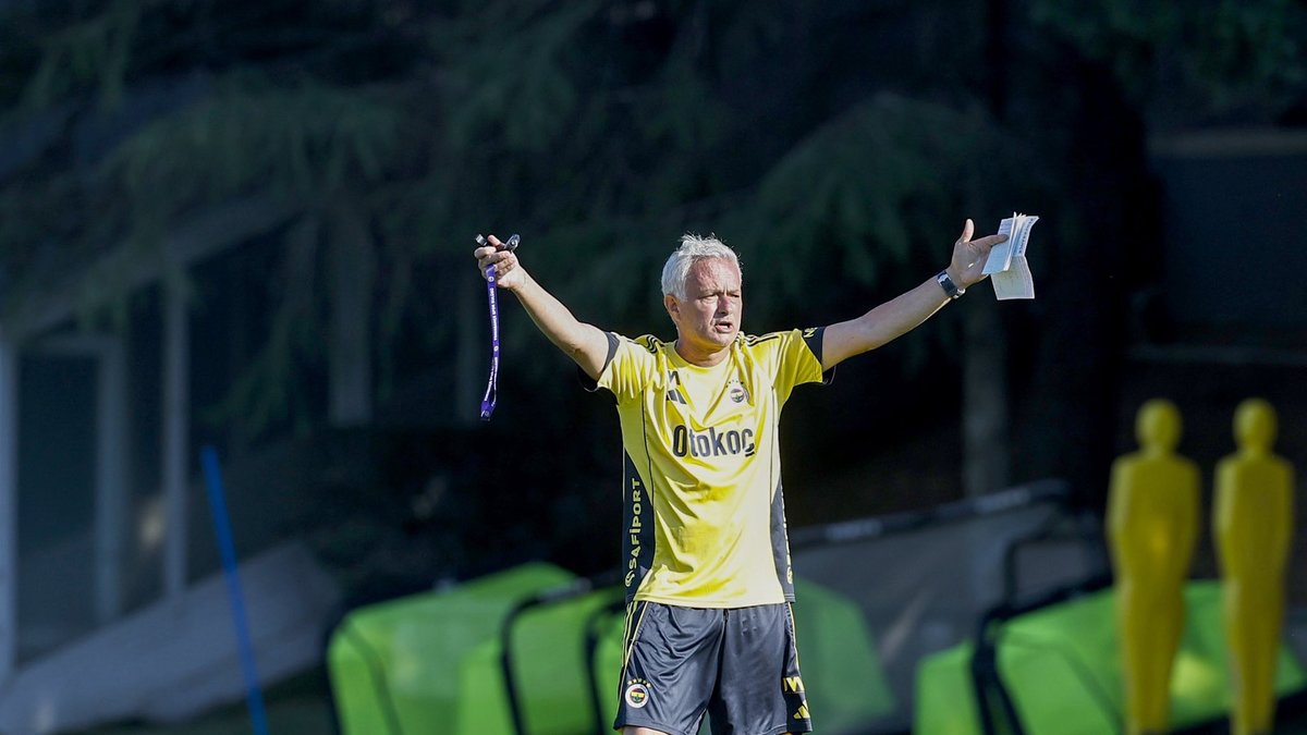 Fenerbahçe ilk hazırlık maçına çıkıyor! Jhon Duran forma giyecek mi? Fenerbahçe ilk hazırlık maçına çıkıyor! Jhon Duran forma giyecek mi?