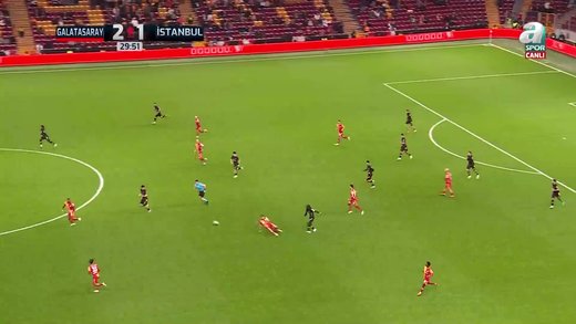 Eren Elmalı'nın şutu direğe takıldı