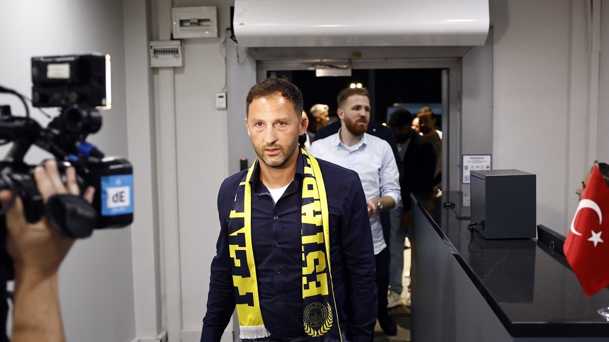 TRANSFER HABERİ: Fenerbahçe'de 2 ayrılık birden! Tedesco hızlı başladı TRANSFER HABERİ: Fenerbahçe'de 2 ayrılık birden! Tedesco hızlı başladı