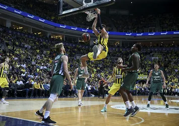 Fenerbahçe Beko 2'de 2 için sahaya çıkıyor