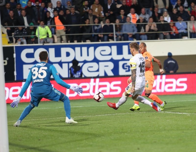 Fenerbahçe Ersun Yanal’dan kurtulmalı!