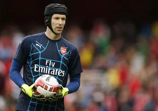 Petr Cech veda etti!