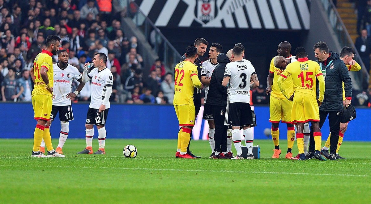 Selçuk’un eşinden Tamer Tuna’ya tepki!