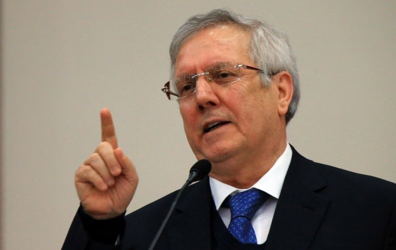 Ne yapıyor bu adam!