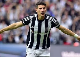 Beşiktaş Mario Gomez'i KAP'a bildirdi