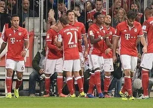 Bayern Münih yenilmezliğini sürdürdü