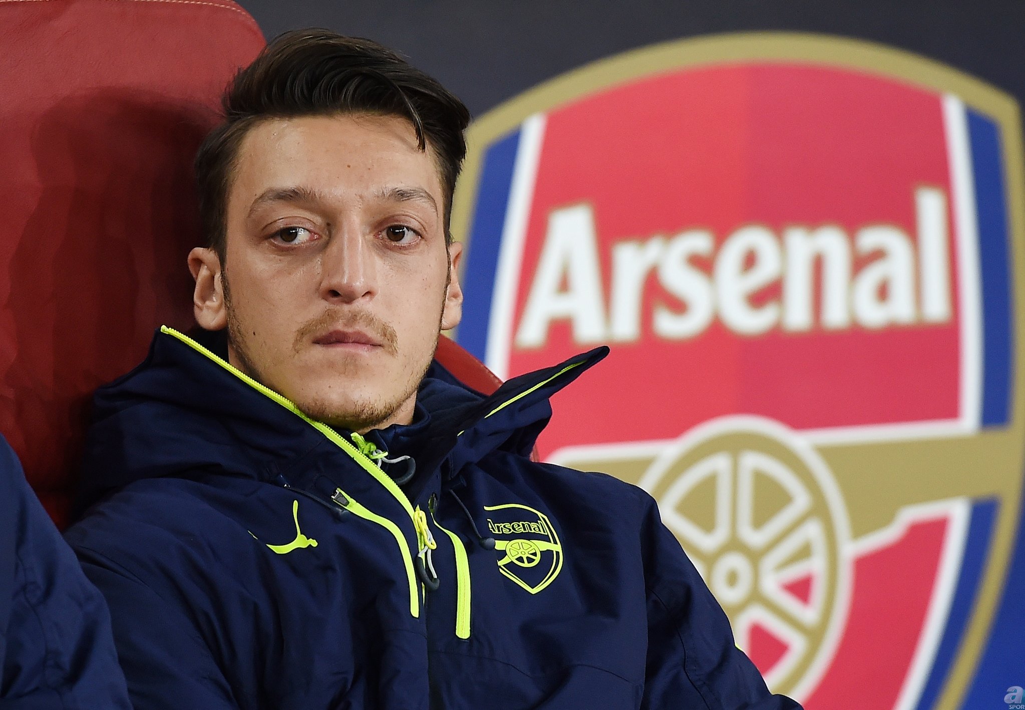 Mesut Özil için pusuda bekliyorlar! Fenerbahçe’nin en büyük rakibi...