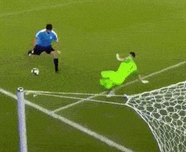 Luis Suarez yine yaptı yapacağını! - 1