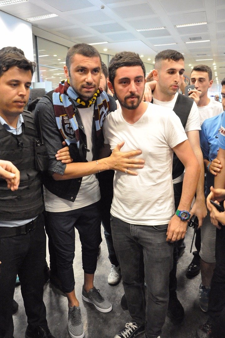 Burak Yılmaz’a İstanbul’da coşkulu karşılama