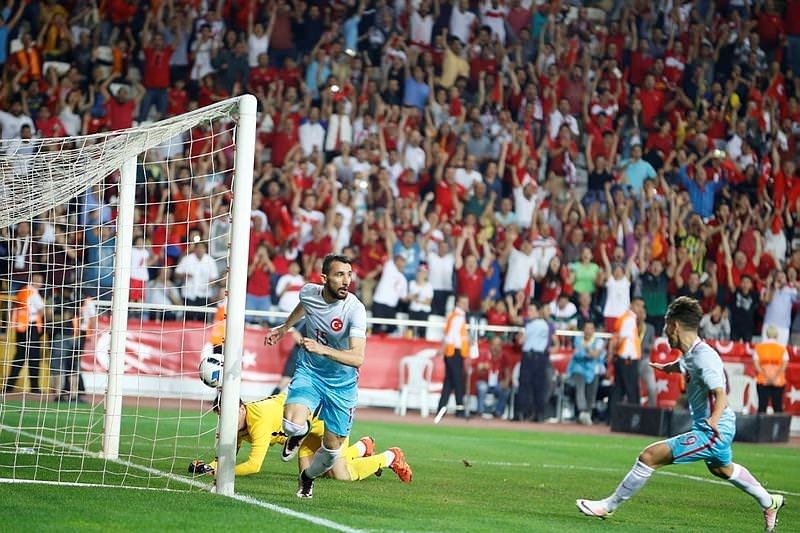 Kendine gel Emre! Yaptığın saygısızlık!