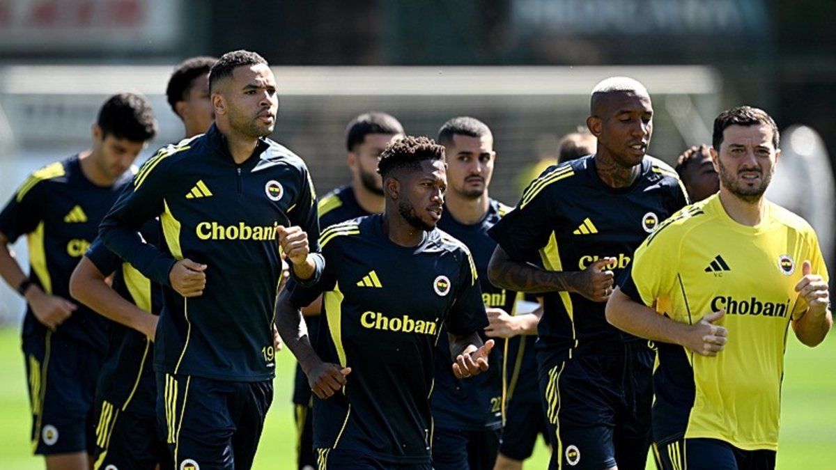 Tedesco'dan büyük sürpriz! İşte Fenerbahçe'nin Dinamo Zagreb maçı muhtemel 11'i Tedesco'dan büyük sürpriz! İşte Fenerbahçe'nin Dinamo Zagreb maçı muhtemel 11'i