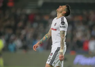 Jose Sosa kazan kaldırdı!