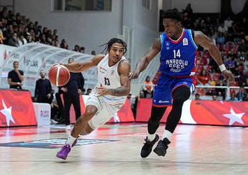 Anadolu Efes zorlansa da kazandı!