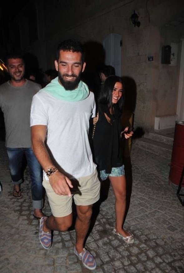 Aslıhan Doğan’dan Arda Turan’a barış mesajı