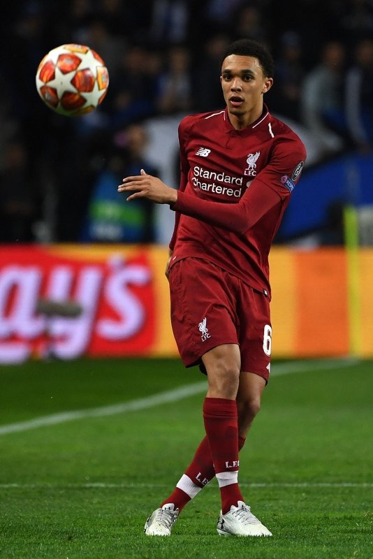 Liverpool zorlanmadan yarı finalde