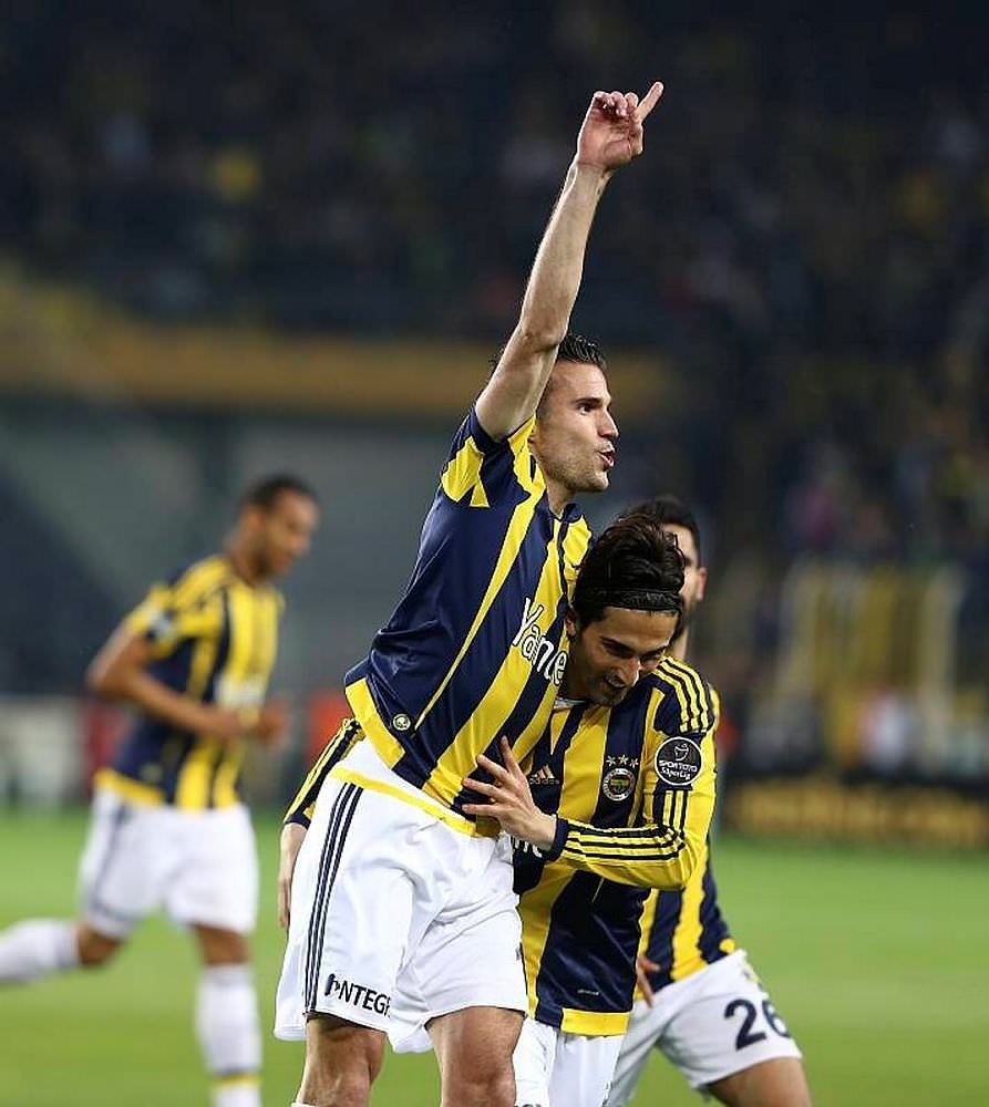 Robin van Persie’nin takibi ortalığı karıştırdı!