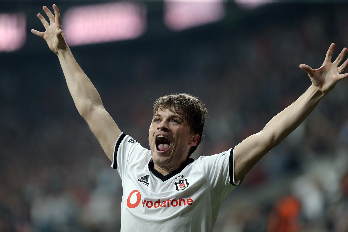 Adem Ljajic’te mutlu son