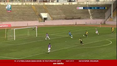 52 Orduspor - Arhavispor maçında inanılmaz pozisyon! Topu çizgiden çıkardı