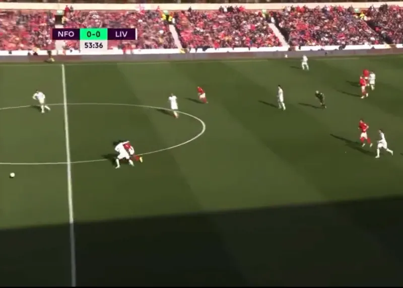 GALATASARAY HABERLERİ: Sacha Boey'un pozisyonunun aynısı Premier Lig'de yaşandı! Hakemin kararı... - 5