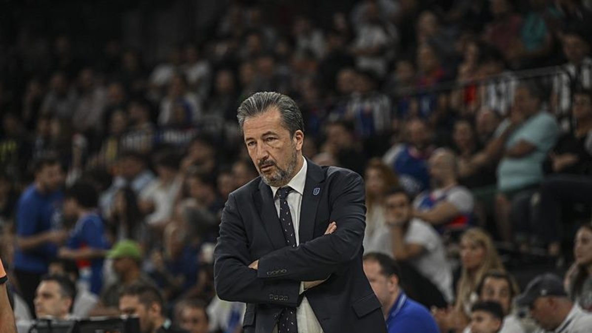 Anadolu Efes'te flaş ayrılık! Luca Banchi... Anadolu Efes'te flaş ayrılık! Luca Banchi...