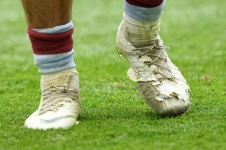 Paramparça kramponlarla Premier Lig’e...