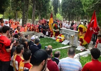 Taçsız Kral anılacak