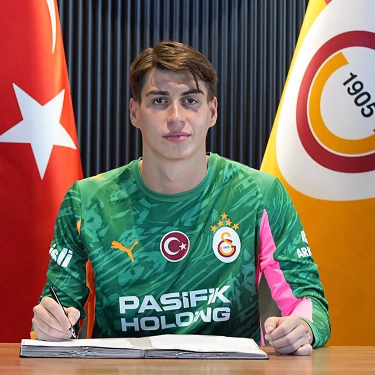 Galatasaray, genç kalecisi Enes Emre Büyük ile yeni sözleşme imzaladı