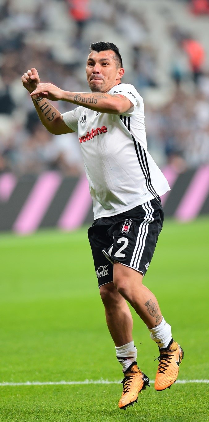 Beşiktaş’ta Medel çatlağı
