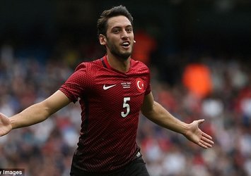 Milli futbolcu Hakan Çalhanoğlu tesisleri terk etti