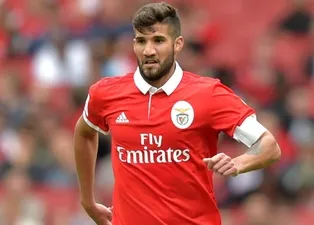 Fenerbahçe'den stopere Lisandro Lopez çıkarması!