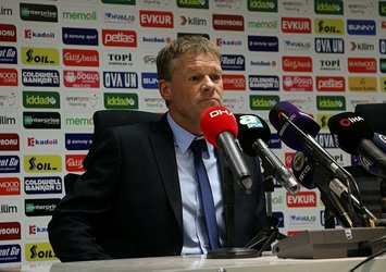 Erwin Koeman'ın basın toplantısı 3 dakika sürdü