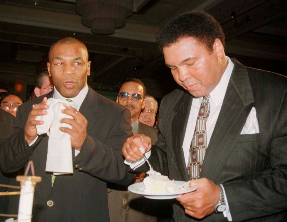 Efsanevi boksör Muhammed Ali hayatını kaybetti