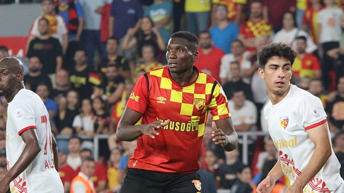Göztepe'de Heliton ile yollar ayrıldı