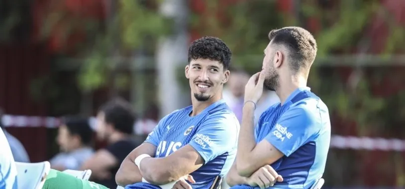 Son dakika spor haberi: Altay Bayındır'dan Atilla Szalai'ye 'duvar' göndermesi!