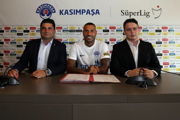 Kasımpaşa'da sportif direktör Emre Zengilli ile yollar ayrıldı - 1