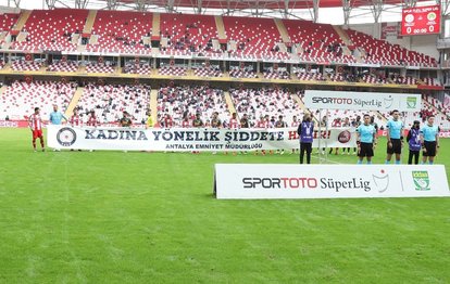 Süper Lig’de oynanan Antalyaspor - Alanyaspor maçında kadına yönelik şiddete dikkat çekildi!