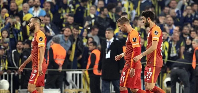 Aslan zirveden uzaklaşıyor