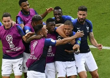 Dünya Kupası'nda ilk çeyrek finalist Fransa