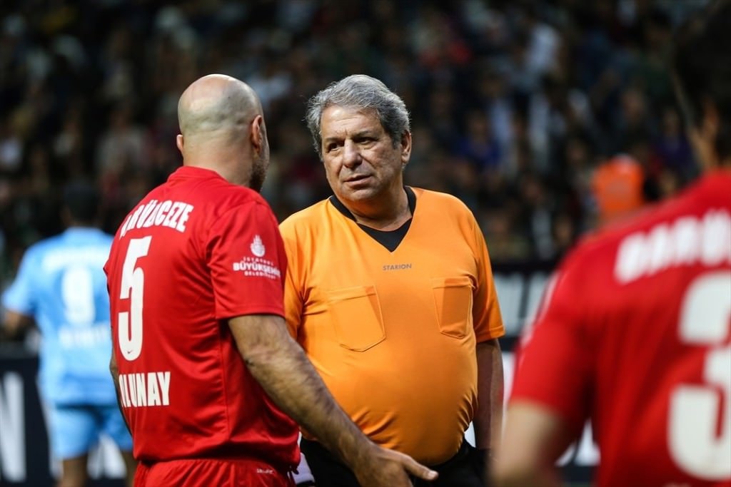 Futbolun yıldızları Darülaceze için oynadı