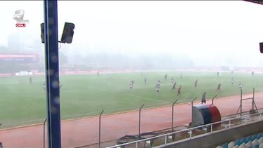 Bergama Belediyespor - Manisaspor maçı yağış nedeniyle durdu! İşte o anlar
