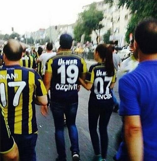 Ünlüler hangi takımı tutuyor?
