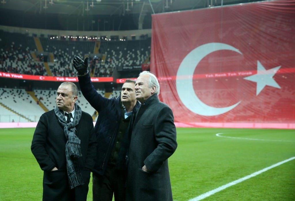 Yıldızlar teröre karşı sahaya indi