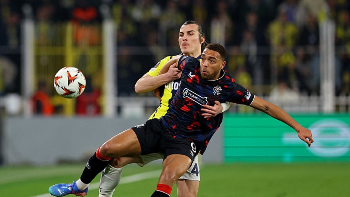 Fenerbahçe savunmasında büyük hata! Rangers bu golle öne geçti Fenerbahçe savunmasında büyük hata! Rangers bu golle öne geçti