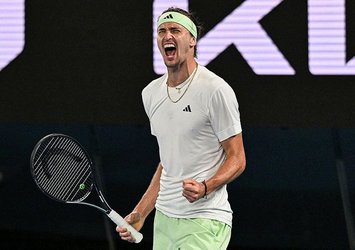 Zverev Avustralya Açık'ta yarı finalde!