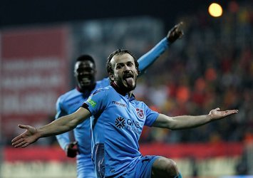 Abdulkadir Parmak’tan Onazi ve Mikel’e esprili gönderme