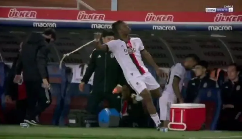 Trabzonspor Beşiktaş maçında Batshuayi'den büyük tepki! Oyundan alınınca... - 1