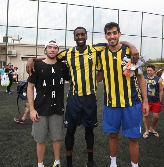 Ekpe Udoh kaleye geçti
