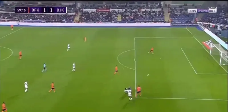 Başakşehir Beşiktaş maçında Volkan Babacan'dan büyük hata! Alex Teixeira affetmedi - 3